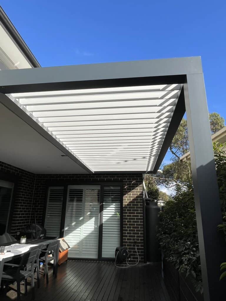 Wall-Mounted louvred pergola with Blades Parallel to the Wall - Blackburn South Melbourne