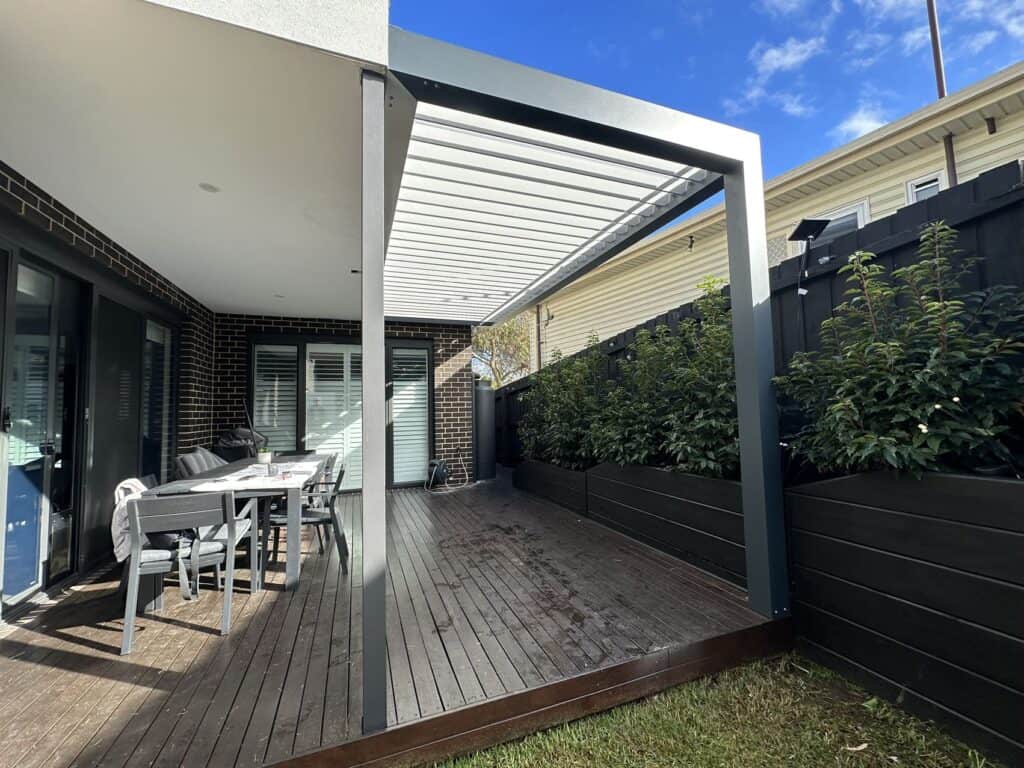 Wall-Mounted louvred pergola with Blades Parallel to the Wall - Blackburn South Melbourne